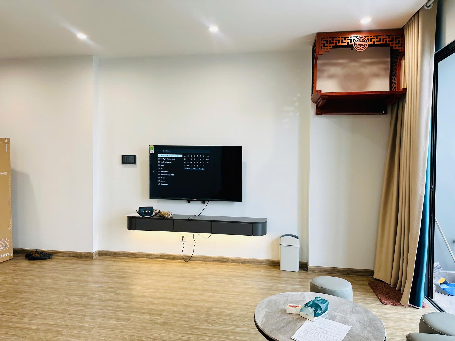 gallery image background