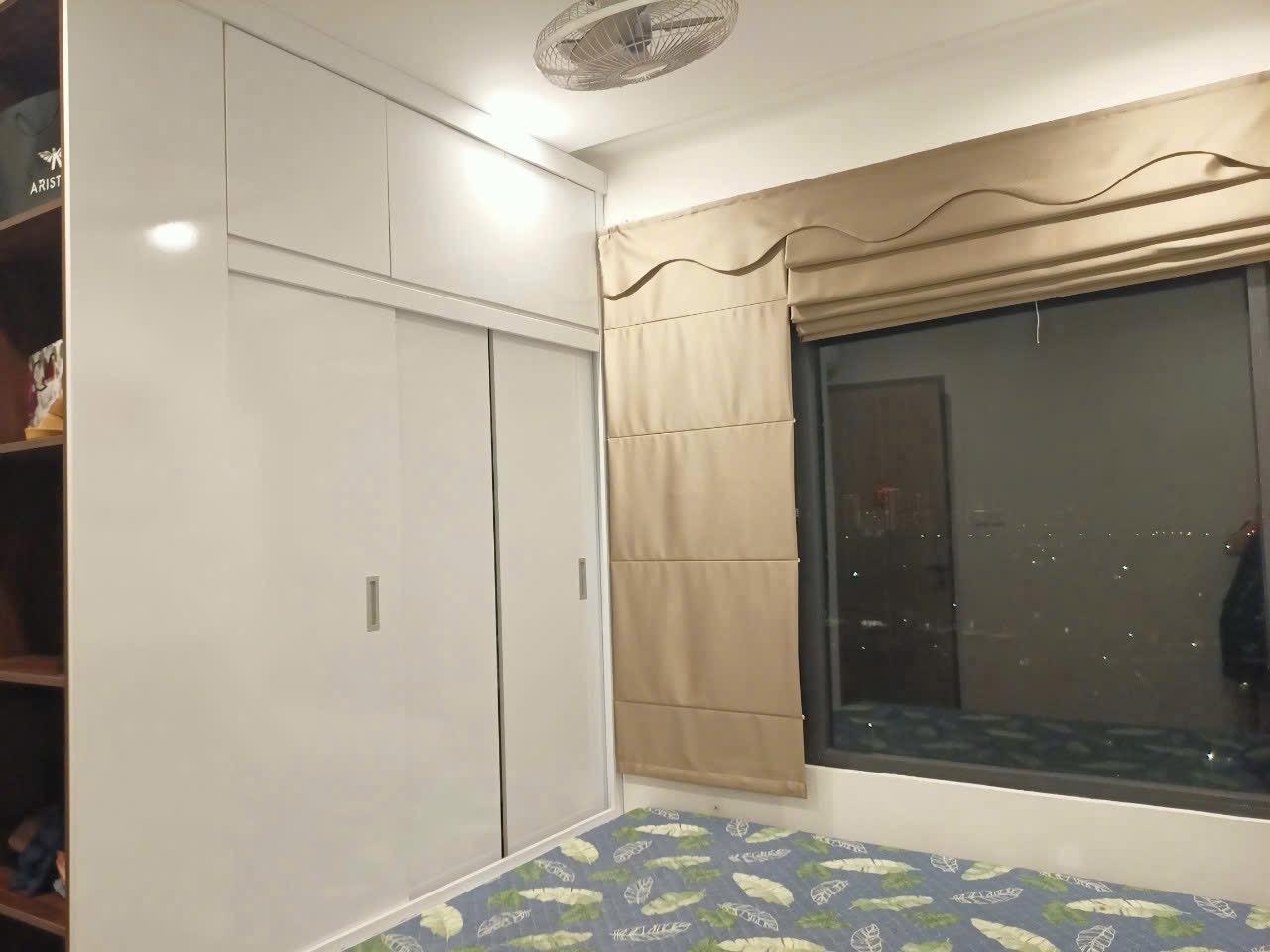 gallery image background