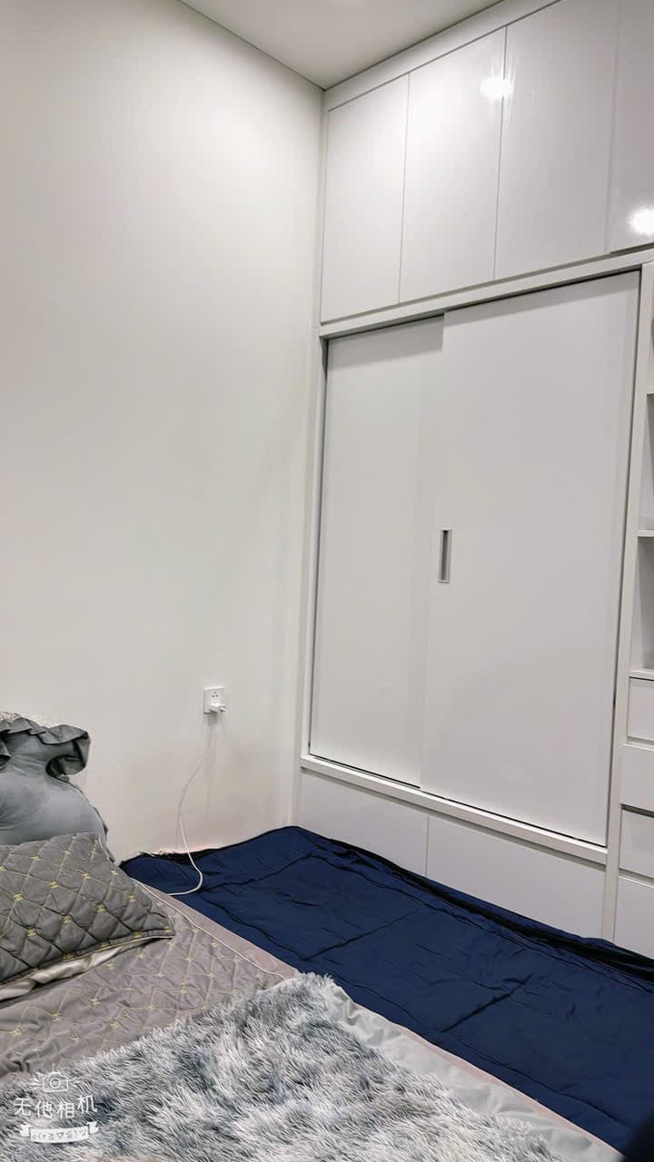 gallery image background