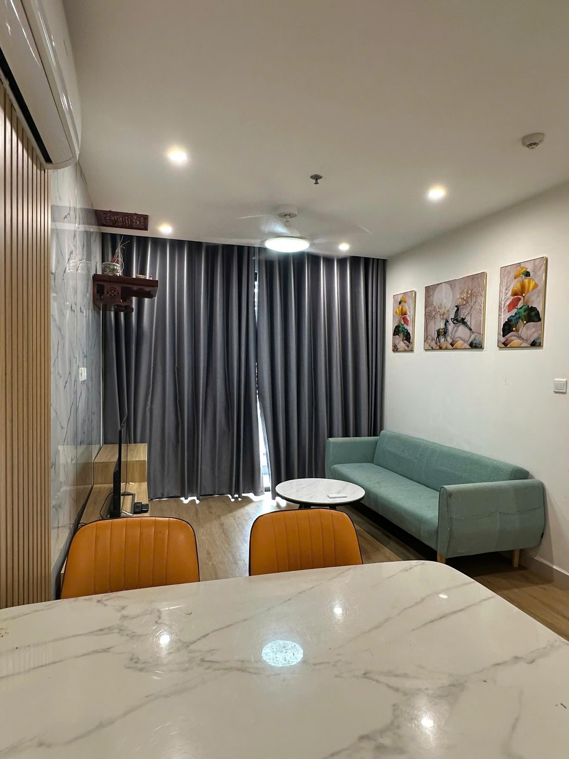 gallery image background