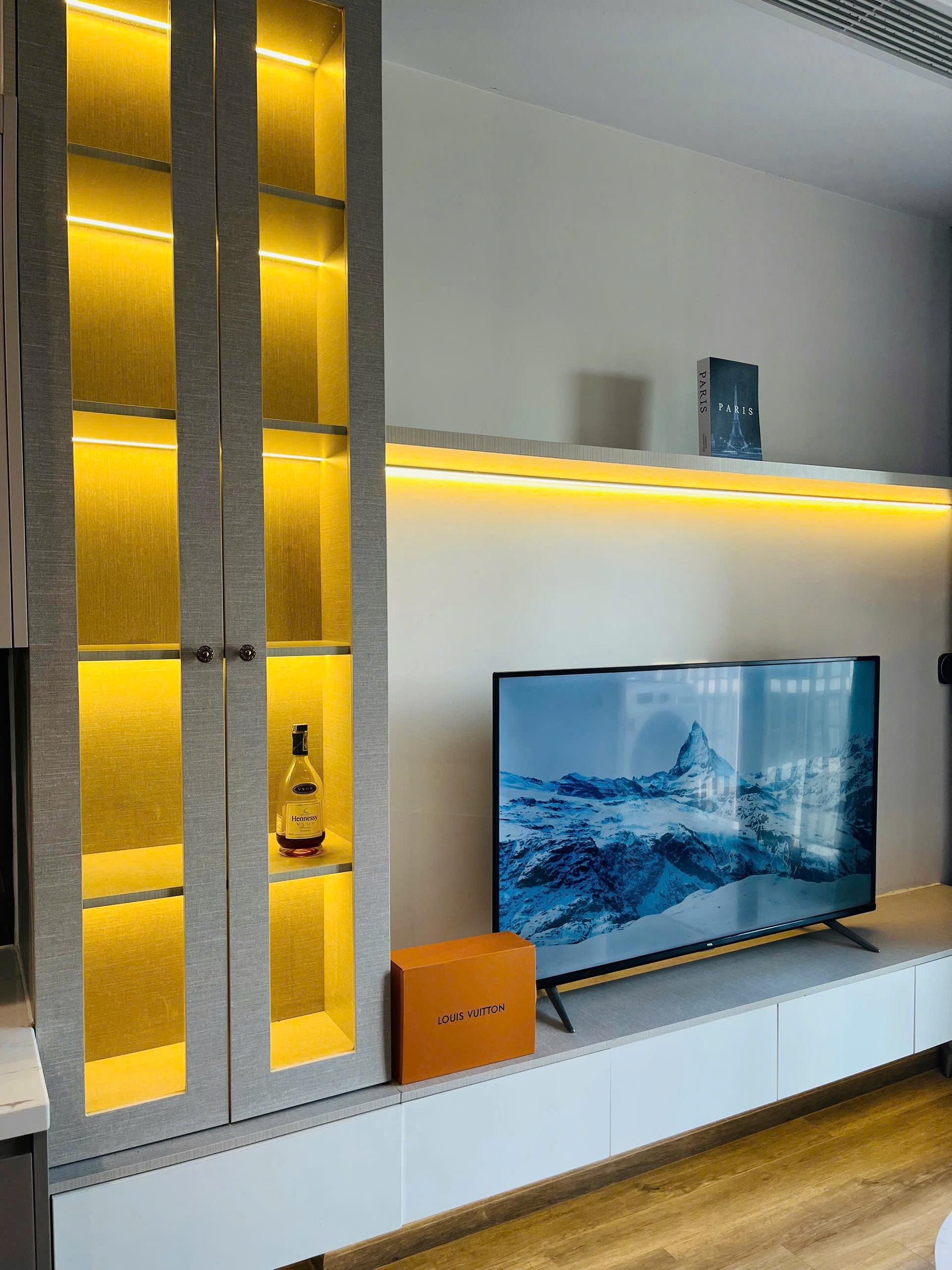 gallery image background