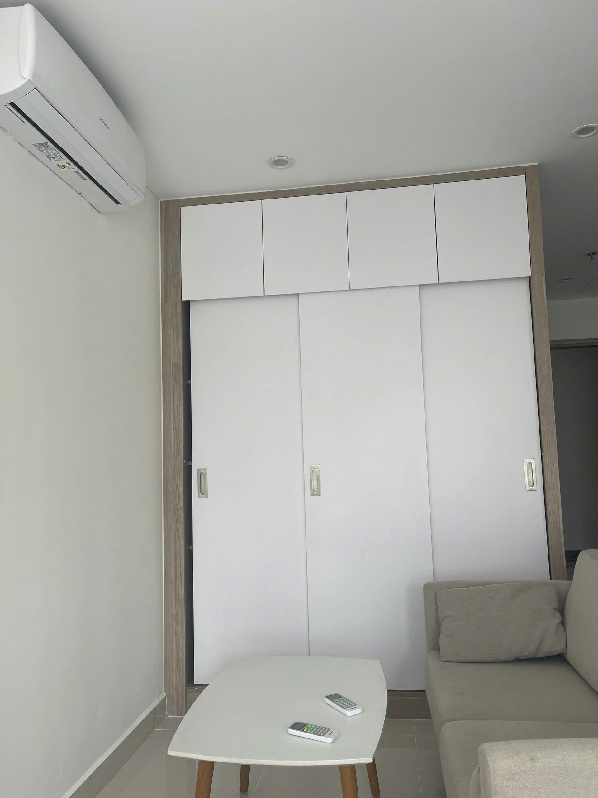 gallery image background