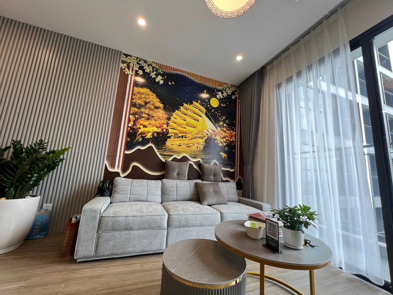 gallery image background