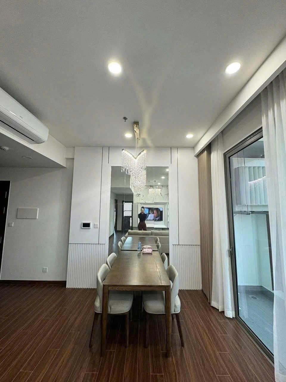 gallery image background