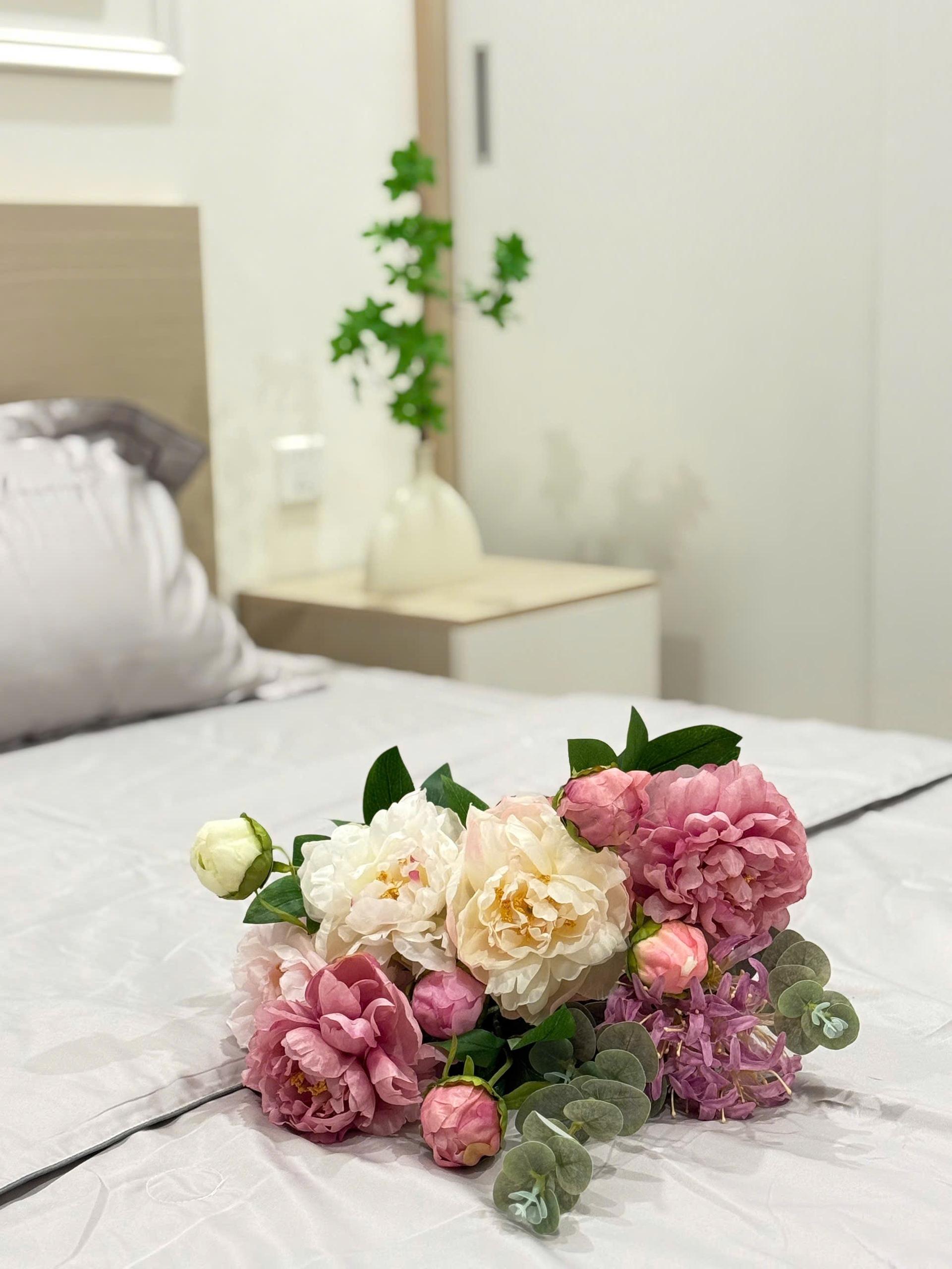 gallery image background