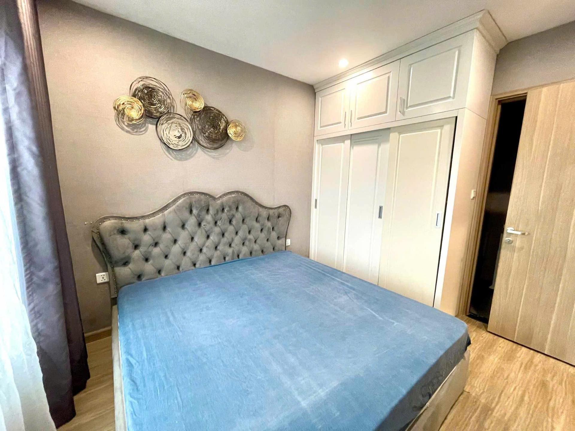 gallery image background