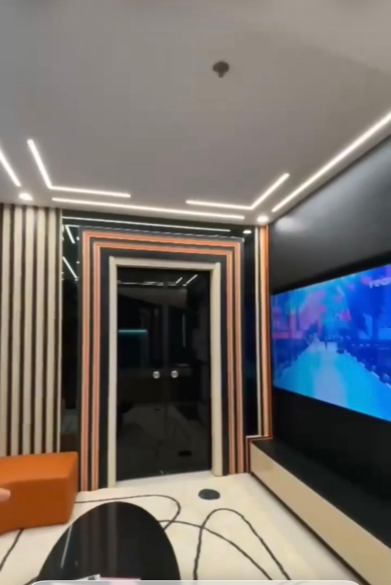 gallery image background