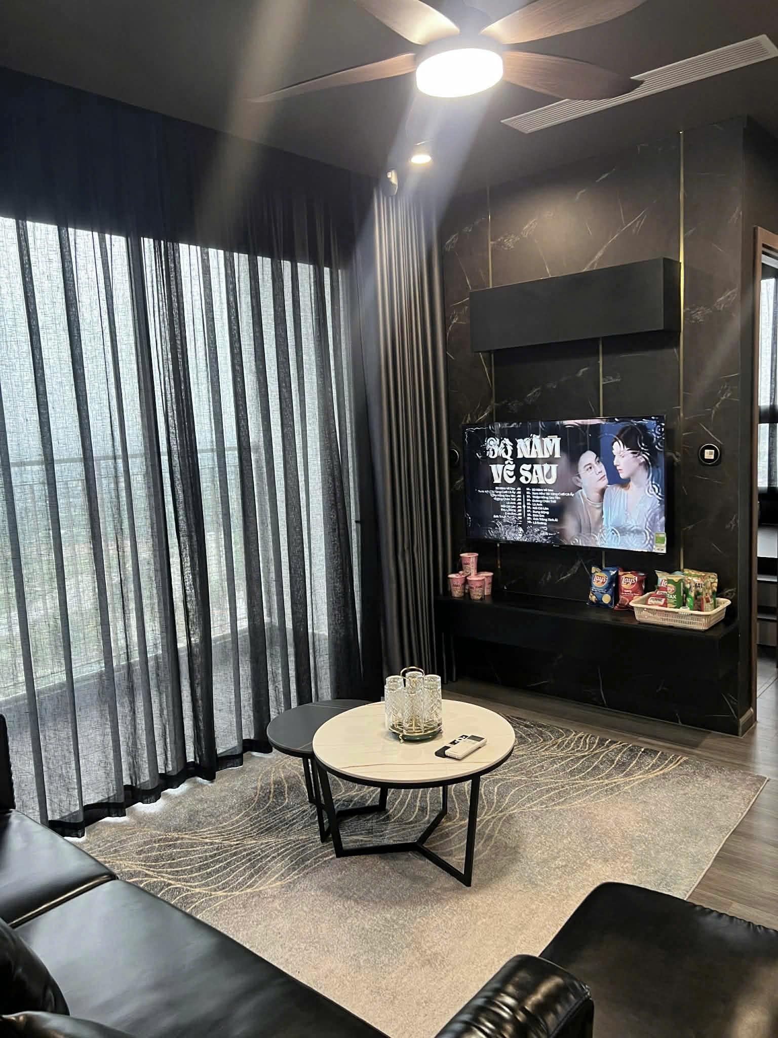 gallery image background